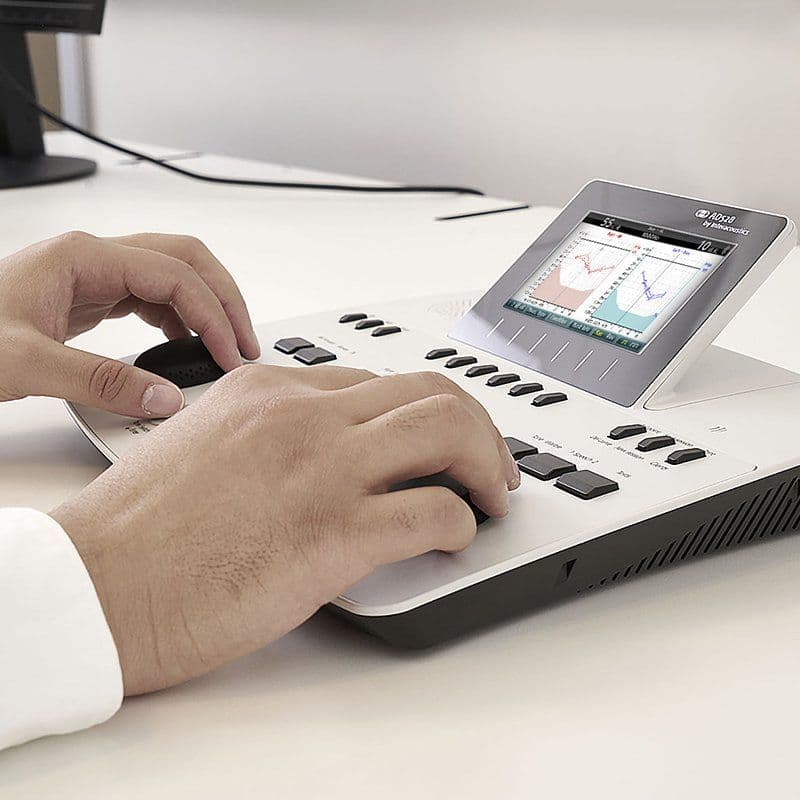 xad528-hands-800x800