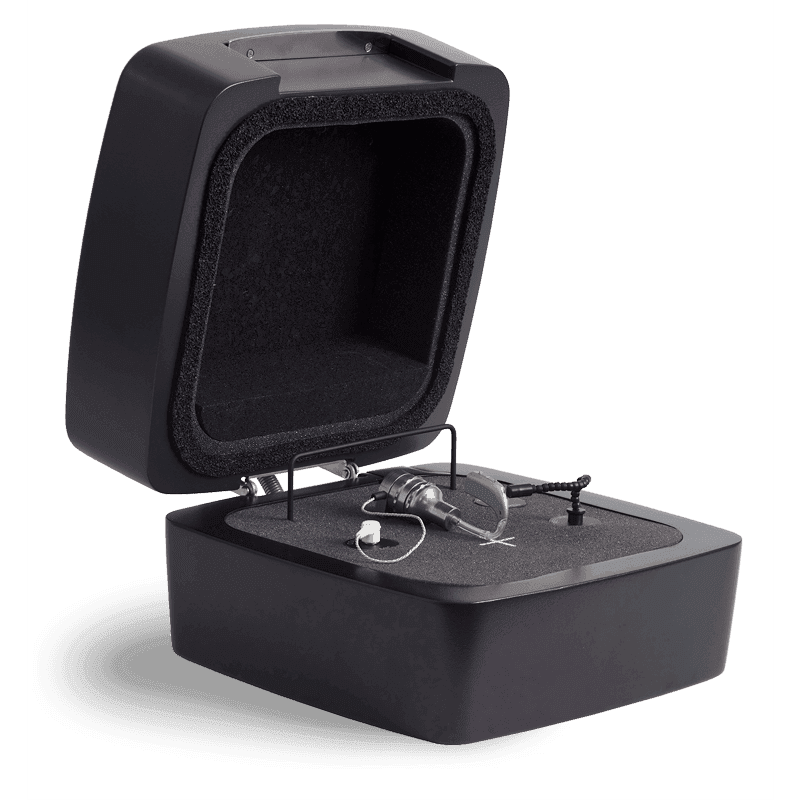 Interacoustics TBS10, et høreapparat tilpasningssystem med en stor skærm, der viser auditive data, og et tastatur til indtastning af data